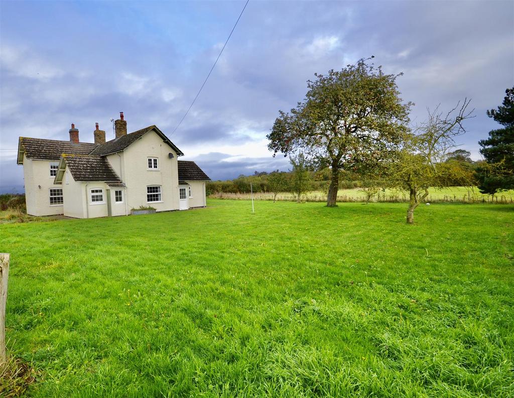 Cliff Road, Hackthorn, Lincoln 4 bed house £1,250 pcm (£288 pw)