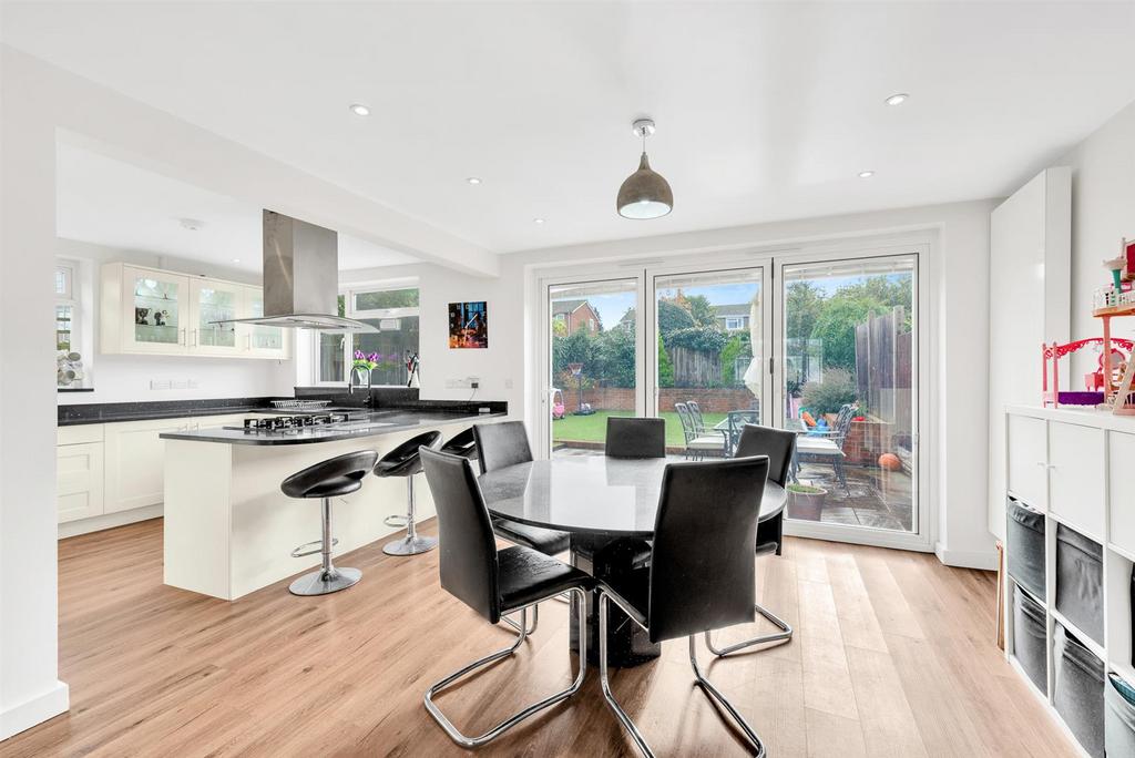 Dining area / kitchen