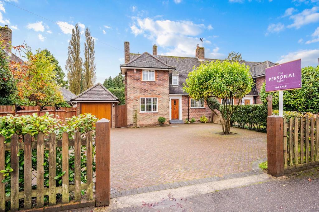 Tattenham Way, Tadworth 3 bed semidetached house for sale £685,000