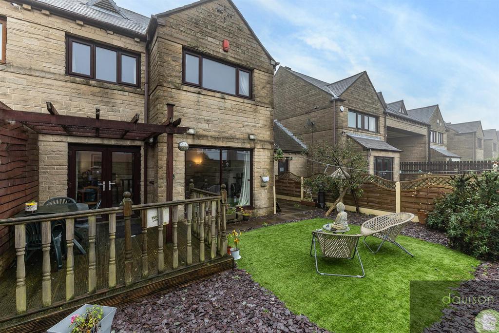 Dene Royd Court, Stainland, Halifax 4 bed townhouse £280,000