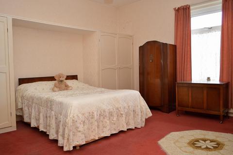 17 Hathershaw Lane, Oldham, OL8 3EU