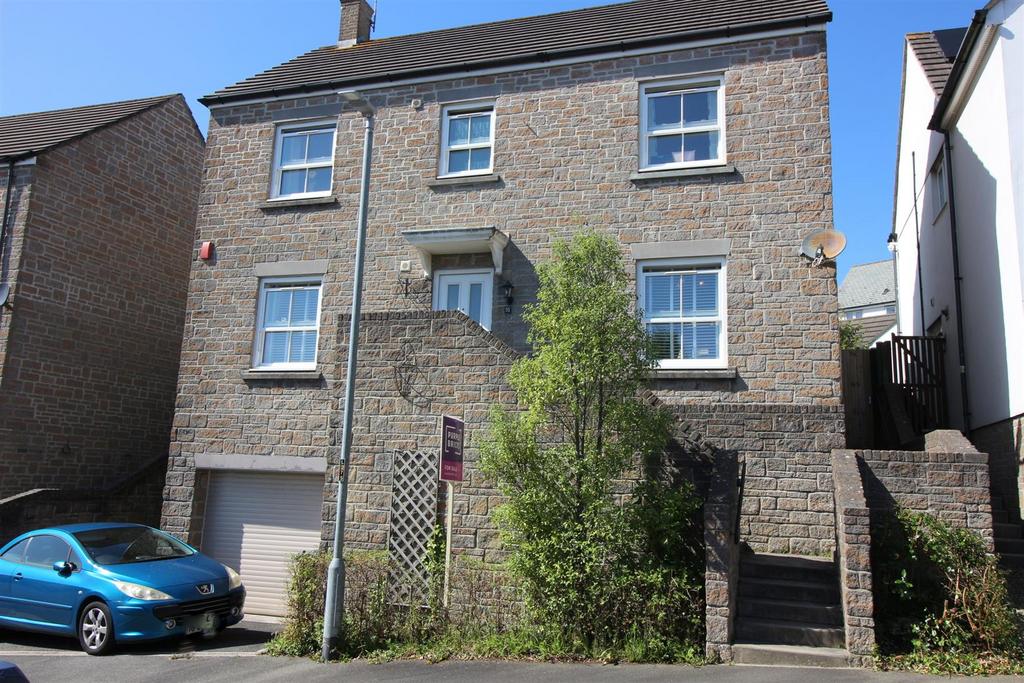 Meadow Drive, Pillmere, Saltash 4 bed detached house for sale £385,000