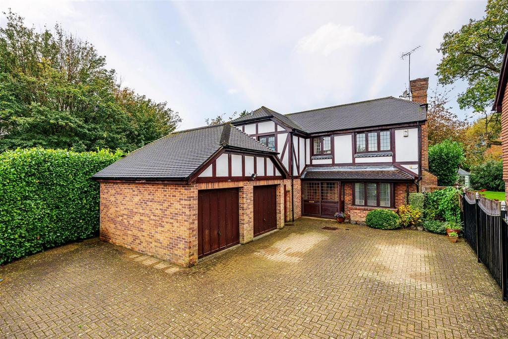 Heathcote, Tadworth, Surrey 4 bed detached house for sale £975,000