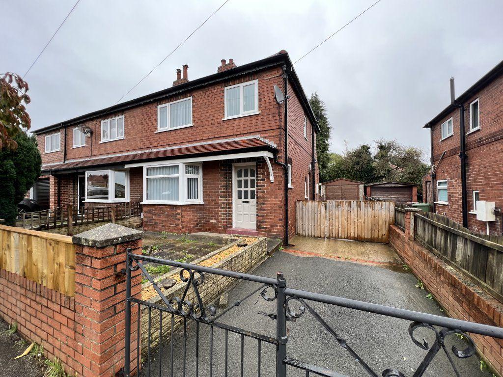 Mill Hill Avenue, Pontefract, WF8 3 bed semidetached house £900 pcm
