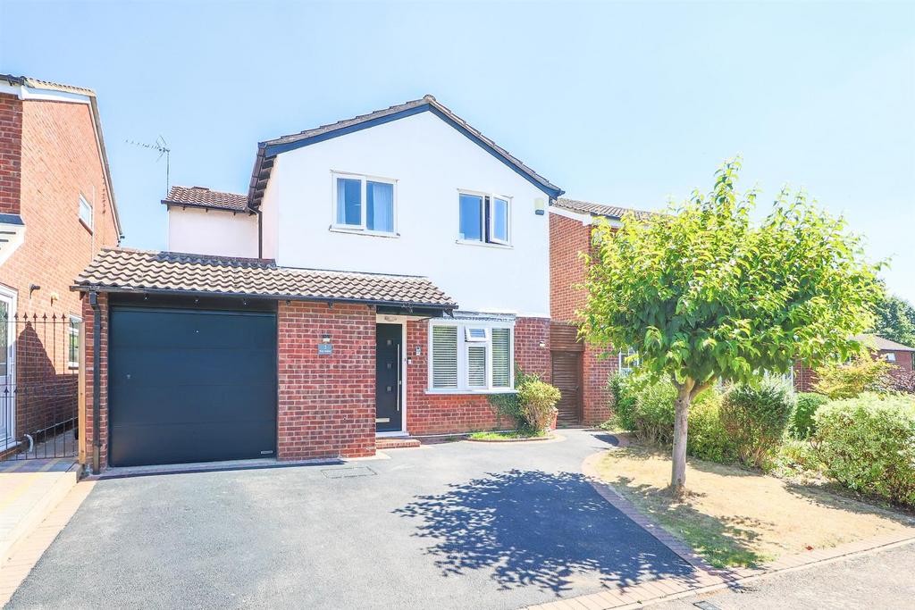 Norton Drive, Warwick CV34 4 bed detached house £450,000