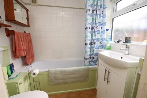 11 Mounts Road, Greenhithe, DA9 9LY