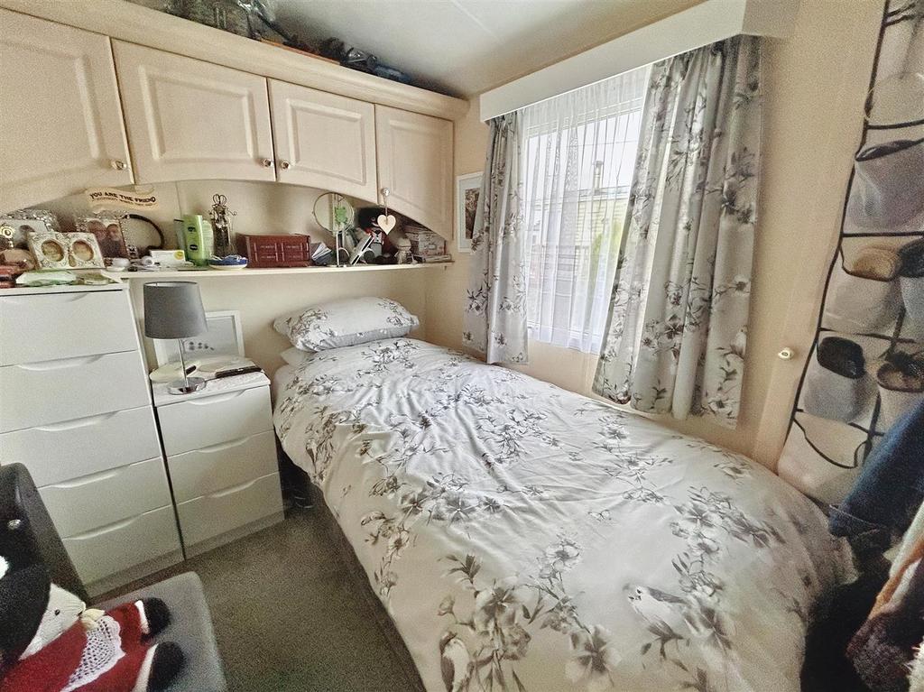 Bed 2 (3).jpg