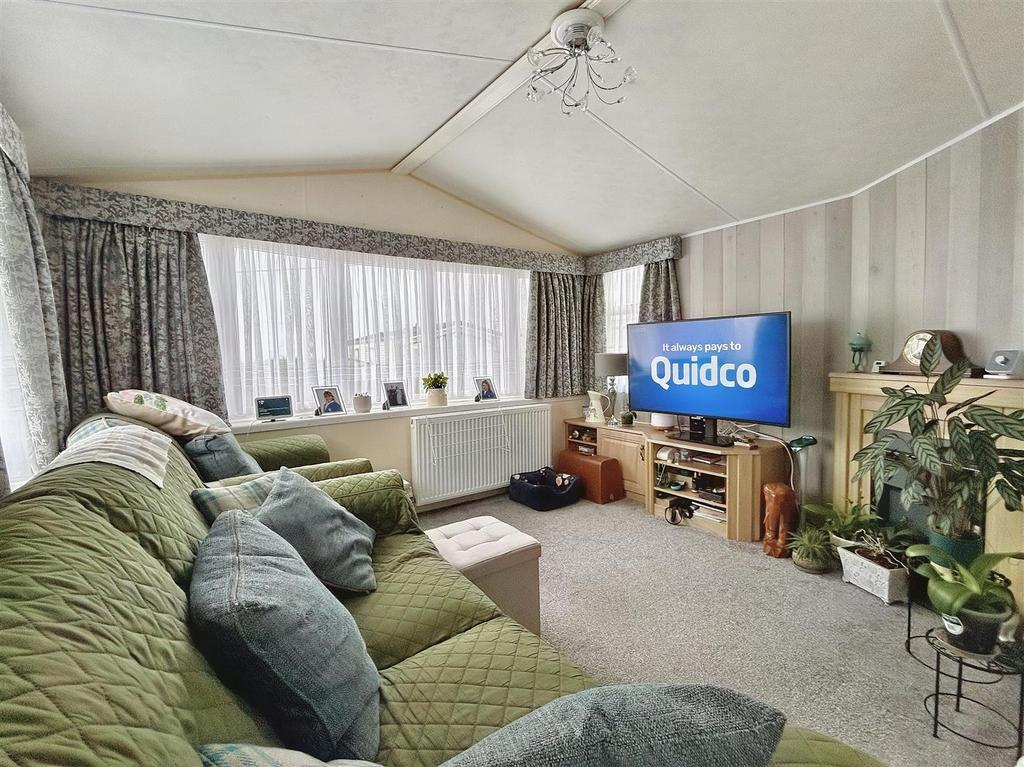 Living Room 1.jpg