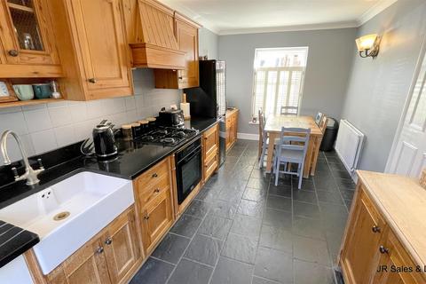 2 bedroom detached house for sale, The Square, Wormley,  Broxbourne