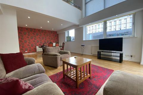 2 bedroom penthouse to rent, Princess Street, Manchester
