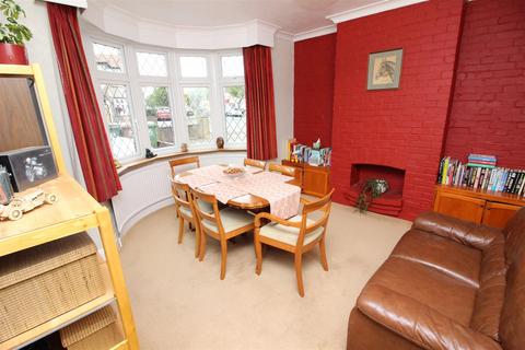 73 Burnham Drive, Worcester Park, KT4 8SE