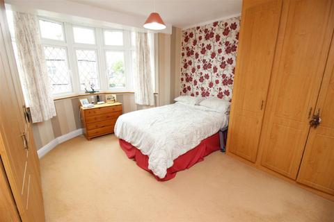 73 Burnham Drive, Worcester Park, KT4 8SE