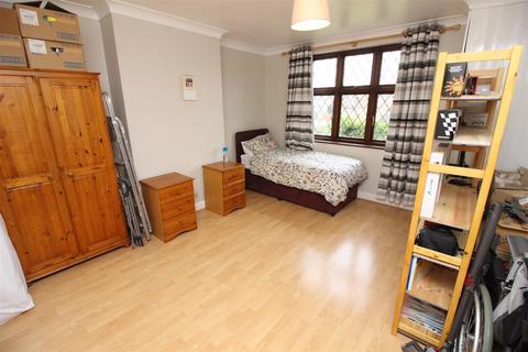 73 Burnham Drive, Worcester Park, KT4 8SE