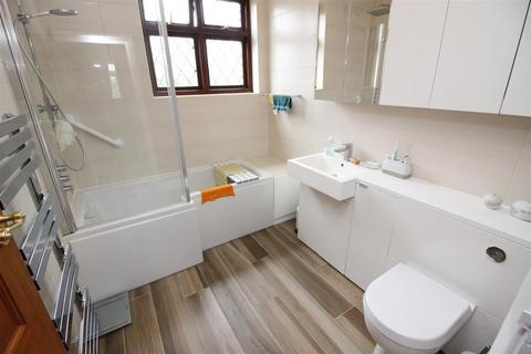 73 Burnham Drive, Worcester Park, KT4 8SE