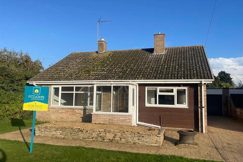 3 bedroom detached bungalow for sale - Giddings Close, Peterborough