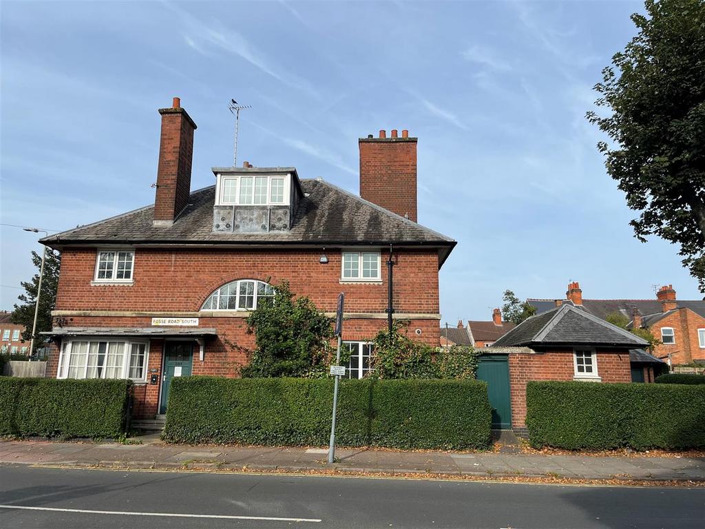 Fosse Road South, Leicester 5 bed detached house £395,000