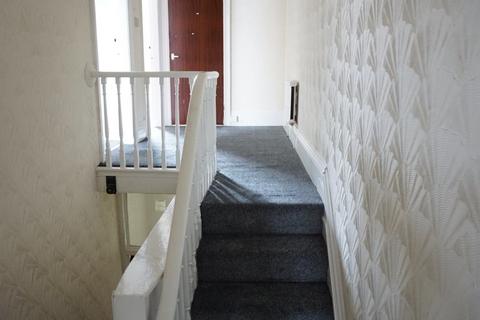 2 bedroom flat to rent - Flat 2 13 Westcott Street, Hull, HU8 8LR