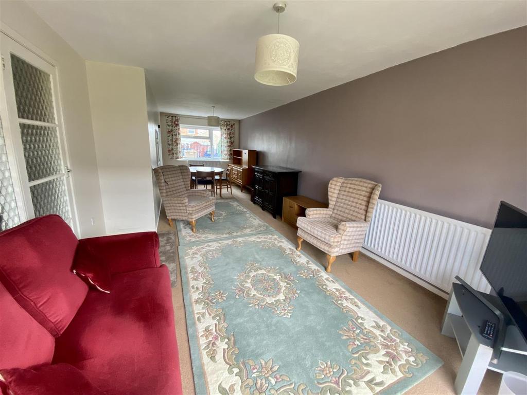 Lounge/Dining Room