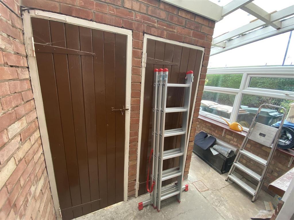 Out Building/ WC/Storage
