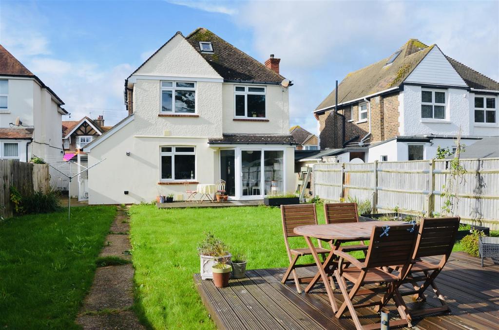 Brodrick Road, Hampden Park, Eastbourne 3 bed detached house for sale £430,000
