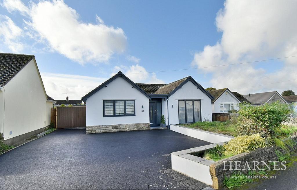 Stalbridge Drive, Ferndown, BH22 4 bed detached bungalow for sale £