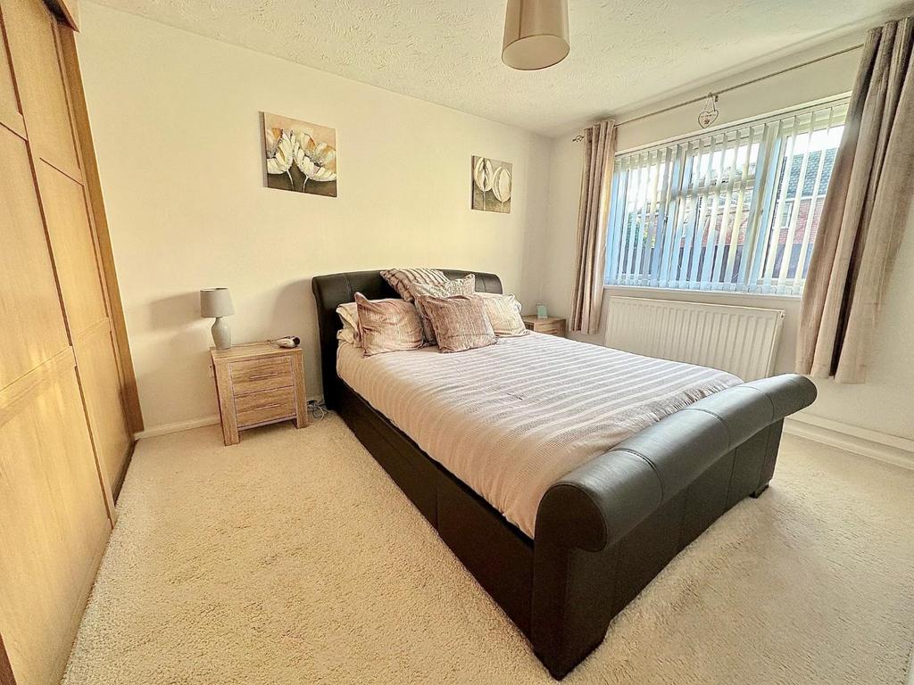 Bed 1.jpg