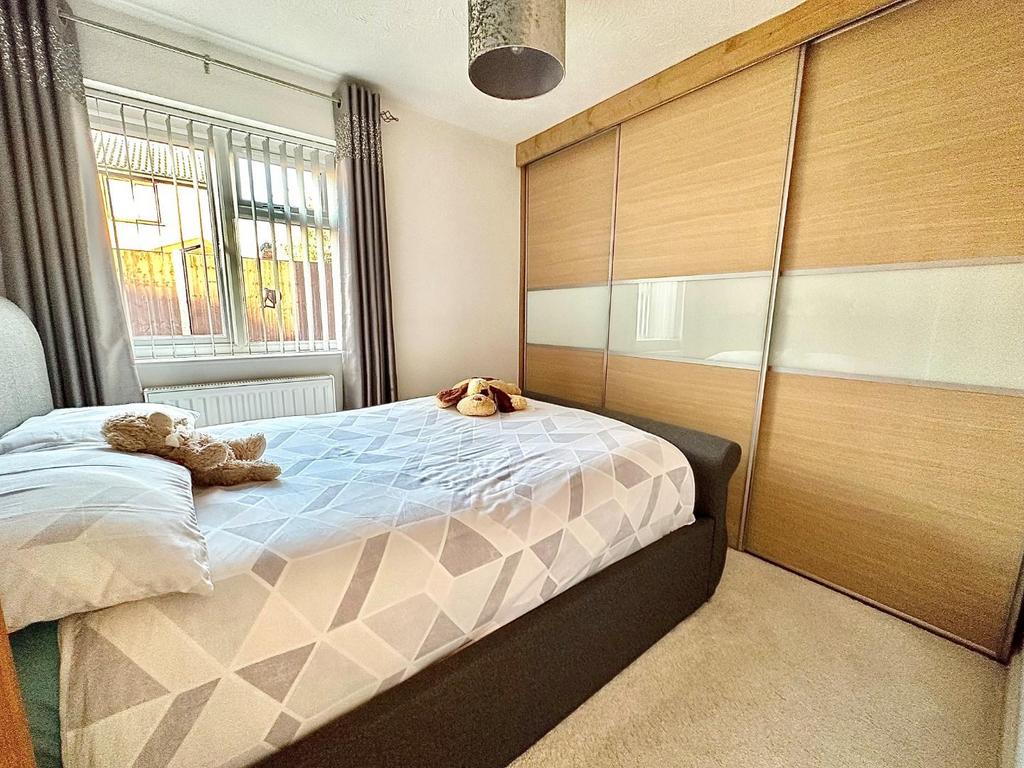 Bed 3.jpg