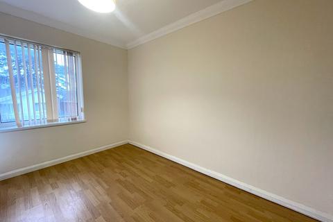 2 bedroom flat to rent - Clyne Close, Mayals, Swansea, SA3