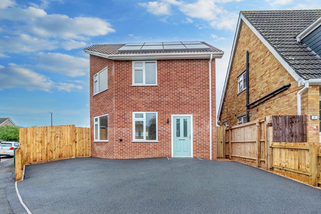 Riverway, Nailsea, BS48 2 bed detached house for sale £350,000