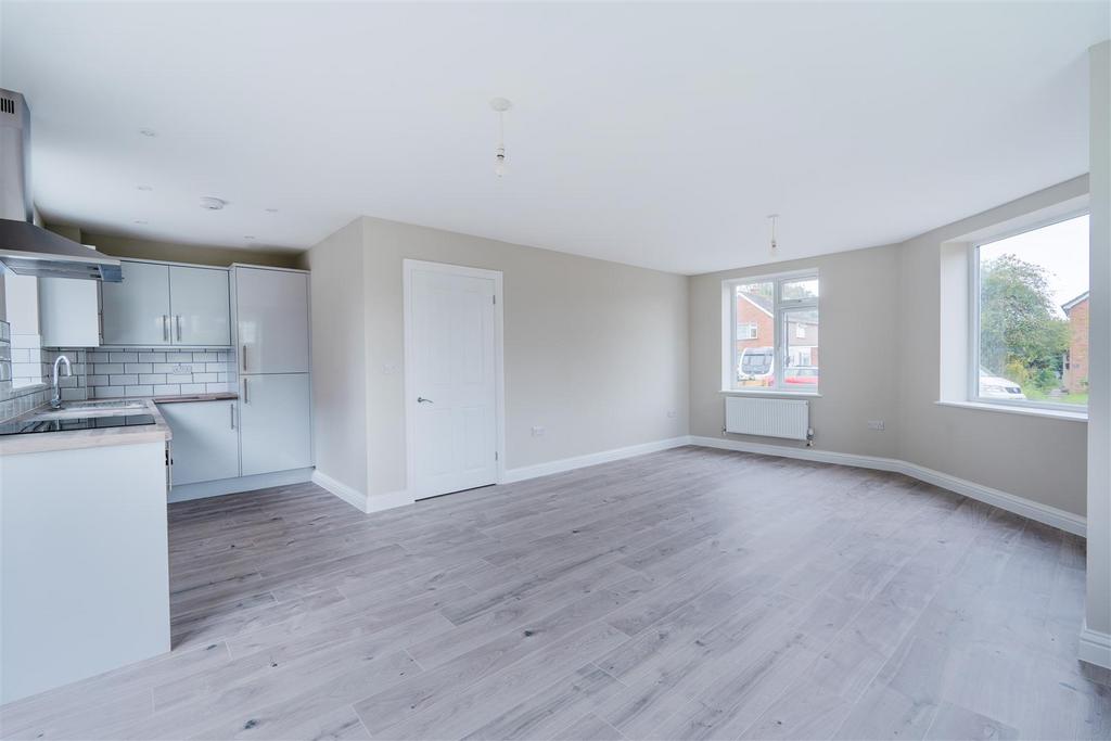 Riverway, Nailsea, BS48 2 bed detached house for sale £350,000