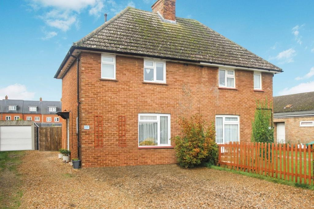 Station Road, Langford, Biggleswade, SG18 2 bed semidetached house for