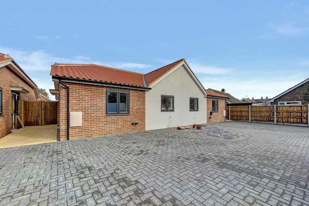 Cooper Close, Bures Road, Great Cornard, Sudbury, CO10 3 bed bungalow