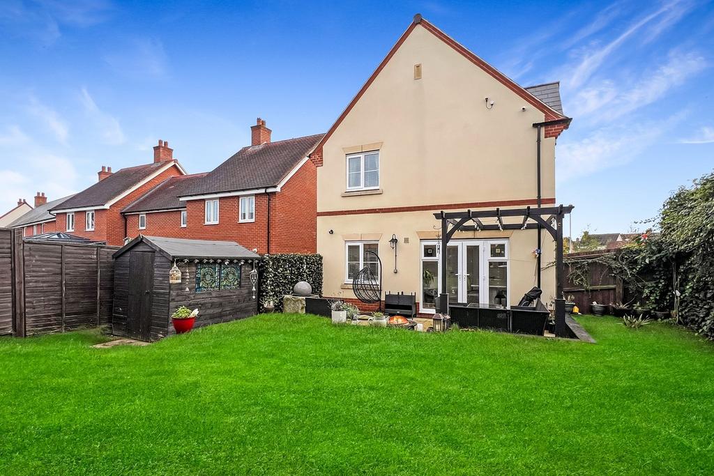 Westrop Drive, Sible Hedingham, Halstead, CO9 4 bed detached house for