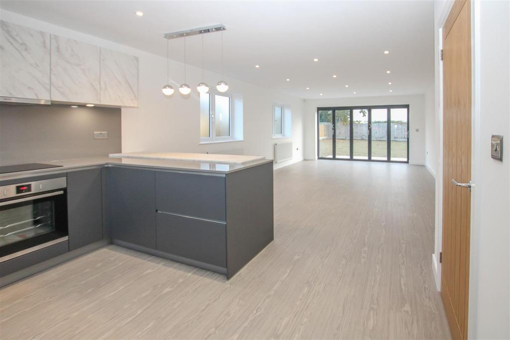 Ockendon Road, North Ockendon, Upminster 3 bed semidetached bungalow