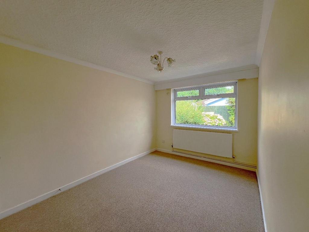 Tren bedroom.jpg