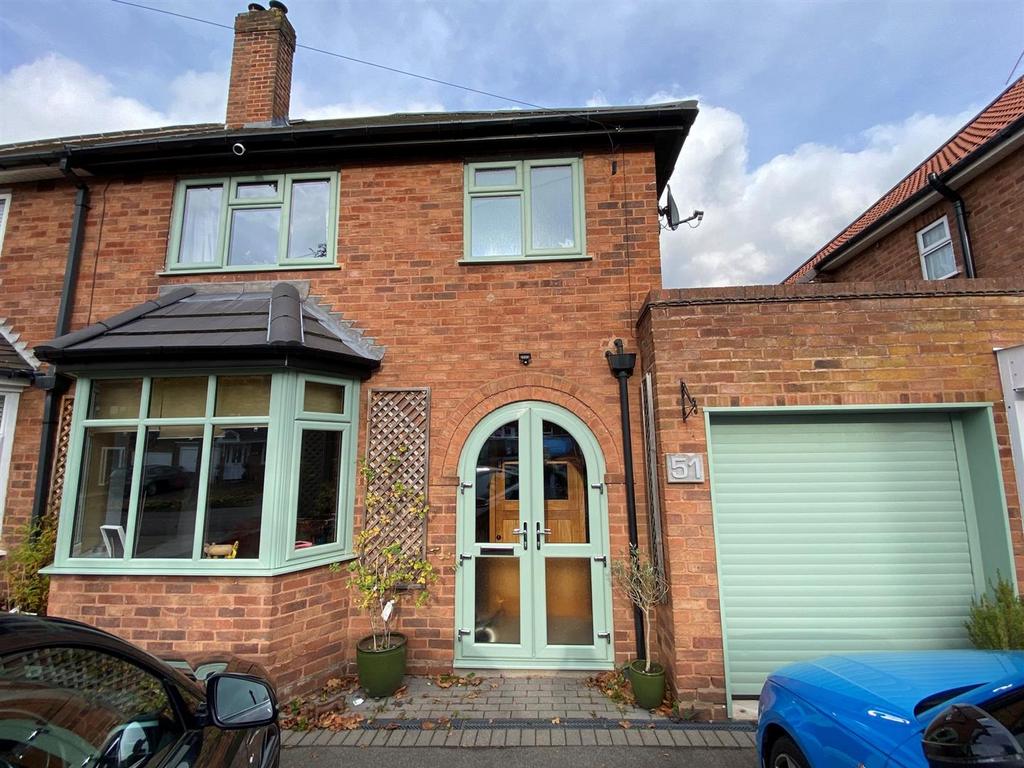 Brenton Road, Penn, Wolverhampton 3 bed semidetached house £1,300