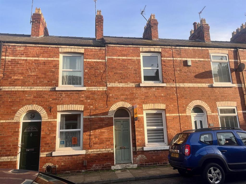 Rosslyn Street, Clifton 2 bed terraced house £995 pcm (£230 pw)