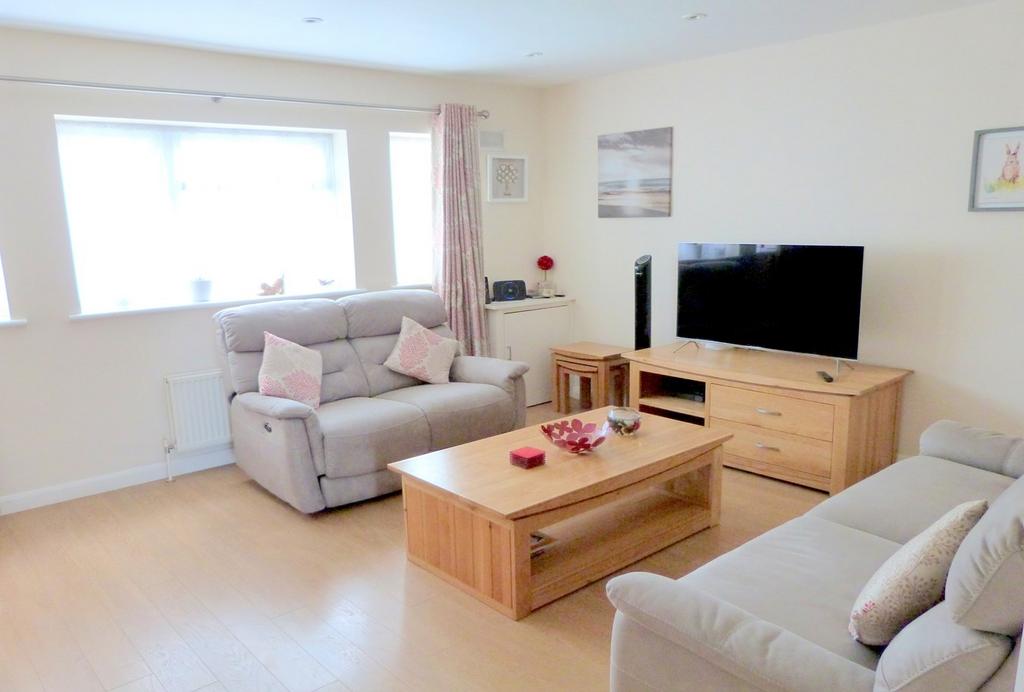 St Marys Road, Harefield UB9 3 bed semidetached house for sale £538,000