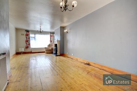 69 Yarningale Road, Willenhall, Coventry, CV3 3EN