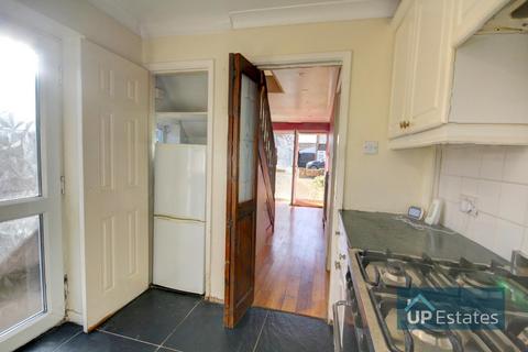 69 Yarningale Road, Willenhall, Coventry, CV3 3EN