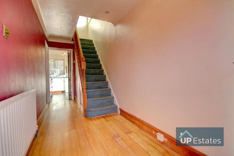 69 Yarningale Road, Willenhall, Coventry, CV3 3EN