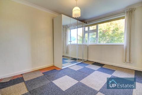 69 Yarningale Road, Willenhall, Coventry, CV3 3EN