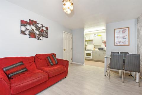 2 bedroom flat for sale, Berwick Close, Southampton, Hampshire