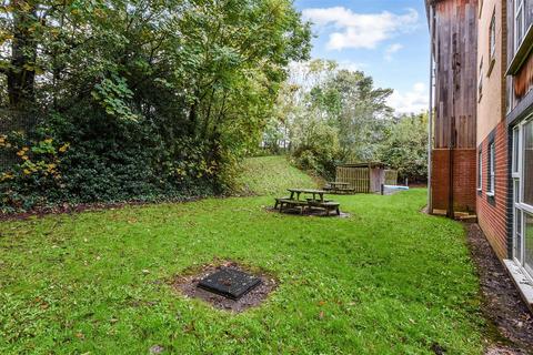 14, Williams House Berwick Close, Southampton, SO16 8DA