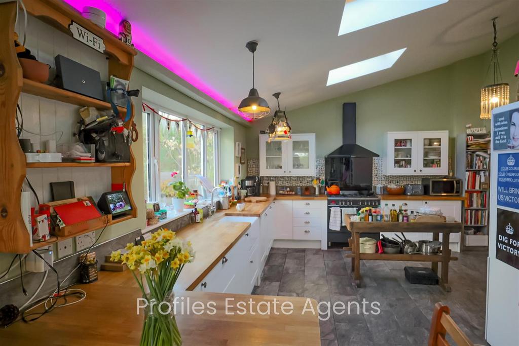 Magnificent Kitchen /Dining room (rear)