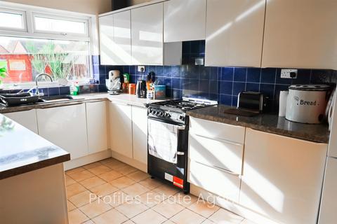 4 bedroom semi-detached house for sale, Welwyn Road, Hinckley