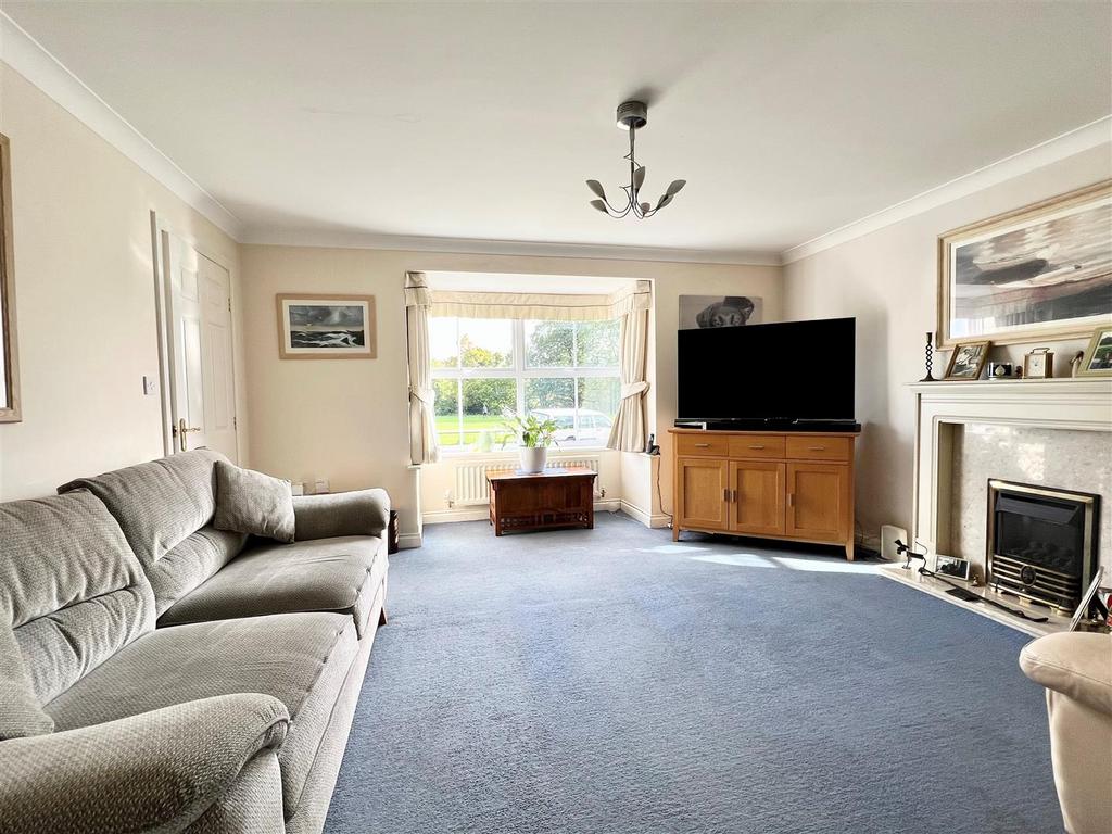 Cavalier Drive, Halesowen 4 bed detached house for sale £395,000