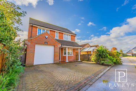 3 bedroom detached house for sale - Waltham Way, Frinton-On-Sea