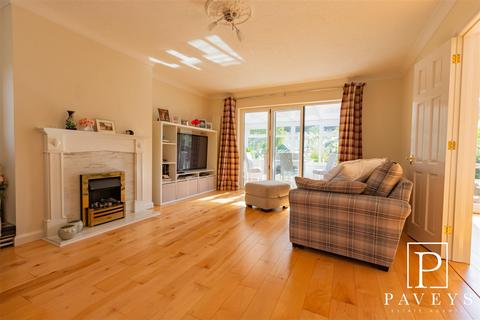 3 bedroom detached house for sale, Waltham Way, Frinton-On-Sea