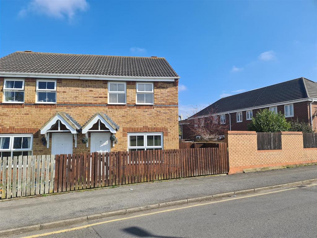 Harrier Close, Thornaby... 3 bed semidetached house £750 pcm (£173 pw)